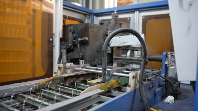 A Korean factory that mass produces soft mattresses like soft cakes