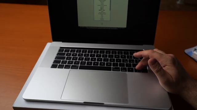MacBook Pro 2018: Unboxing & Primo Avvio (Italiano)
