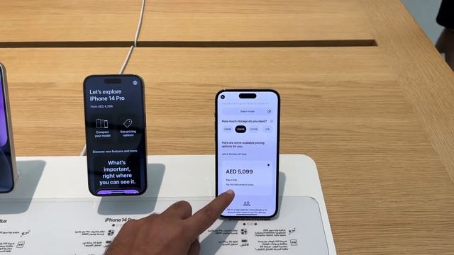 iPhone Rates In Dubai Apple store ???? /इतना सस्ता iPhone /iPhone 14 / Rate Comparison #iphone