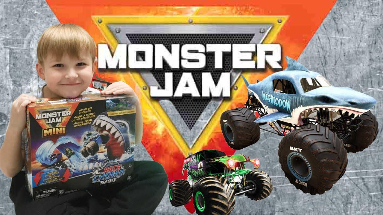 Трек Monster Jam мини с головой акулы и машинками внутри.