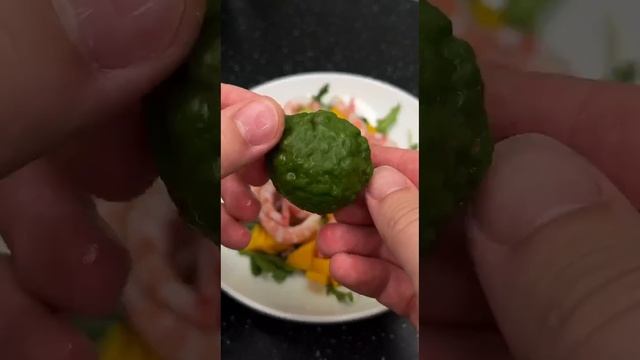 САЛАТ С МАНГО И КРЕВЕТКАМИ
