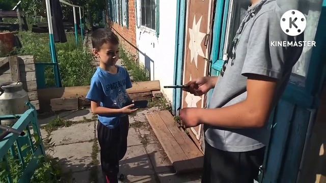 подарил брату айфон 5s