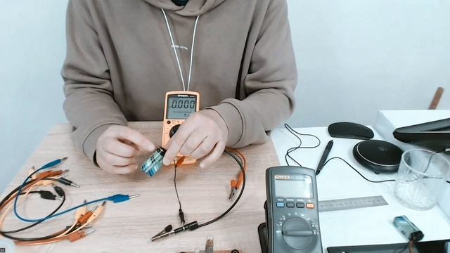 Закон Ома, простые цепи (и несколько задач на механику по разным темам)