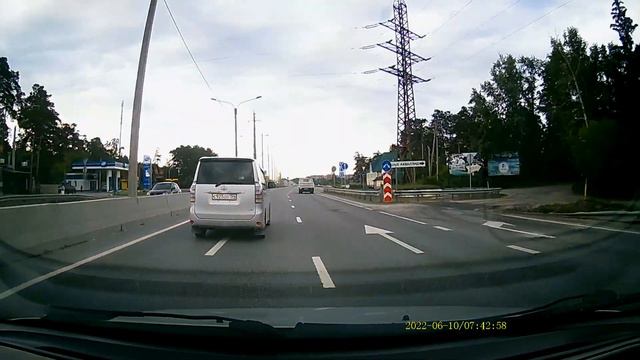 Препятствует опережению. Зачем?