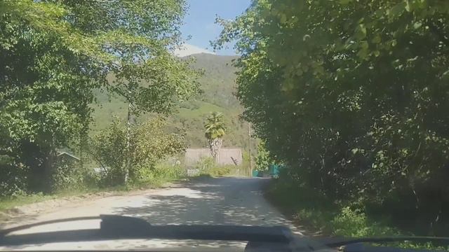 Спуск к реке Лоо (Сочи)