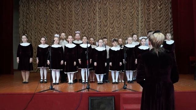 Хор - 1. "Весна пришла", 2. Дружат дети всей земли"