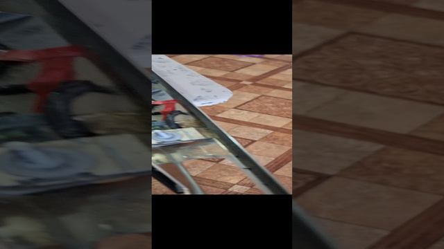 Видео монтажа задней камеры и сенсора открытия крышки багажника  на столе