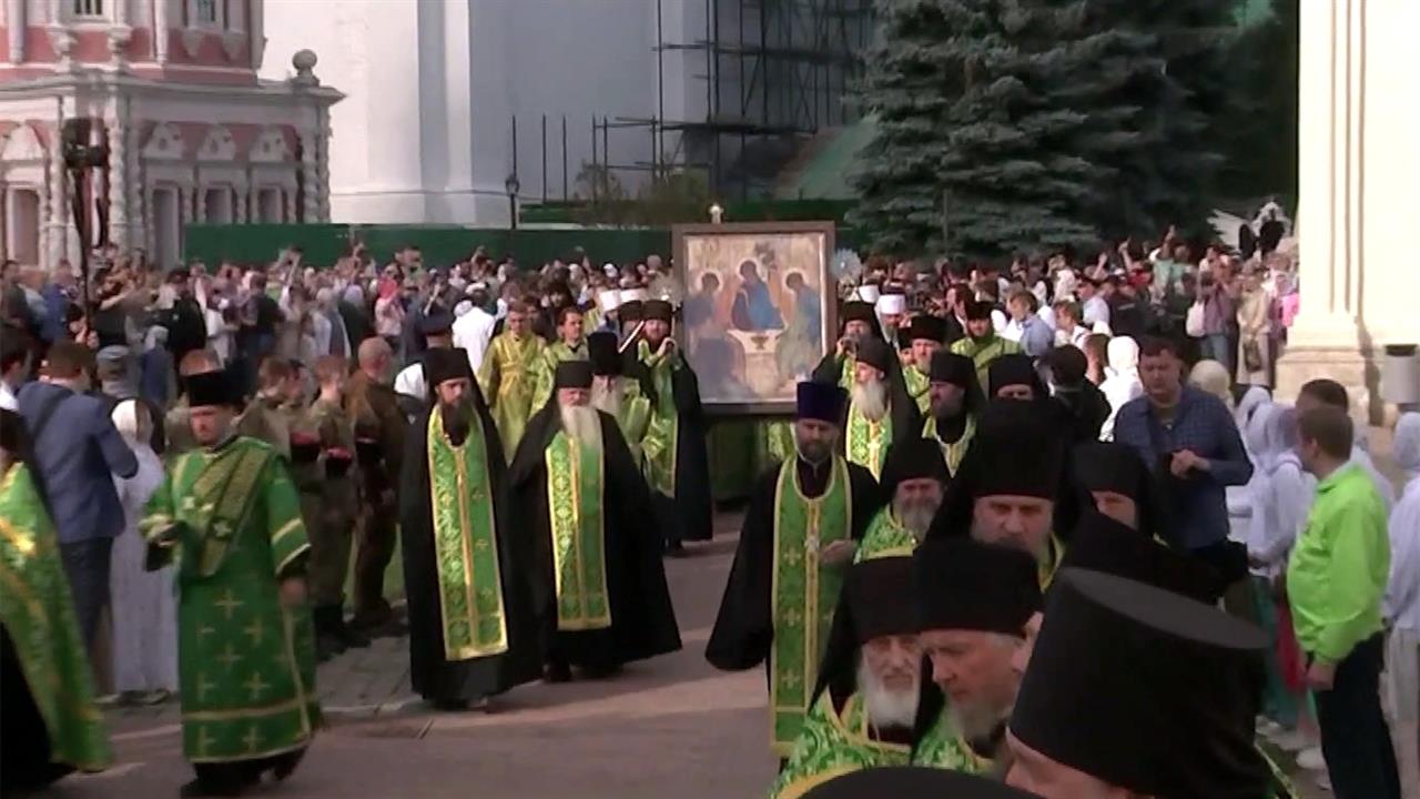 Знаменитую икону "Святая Троица" вернули на ее историческое место в Троице-Сергиеву лавру