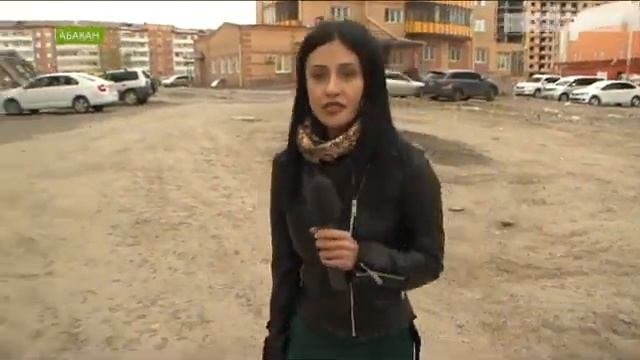 Мобильная группа NotaBene: запах газа на улицах открытый люк и каменистый тротуар