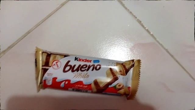 KINDER bueno | white | wafer chocolates.