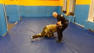От удара ножом с захватом руки