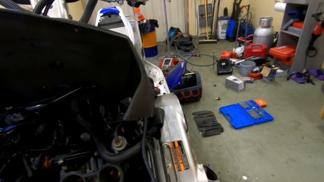 Oljebyte motor på Yamaha Phazer.