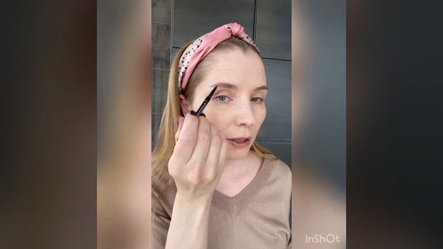 Весенний макияж в персиково-розовых тонах.