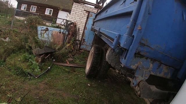 ПОКА МОИ КОРОВКИ ГУЛЯЮТ В ПОЛЕ, МЫ ТЕМ ВРЕМЕНЕМ СТРОИМ НОВУЮ КРЫШУ НАШЕГО ГАРАЖА!
