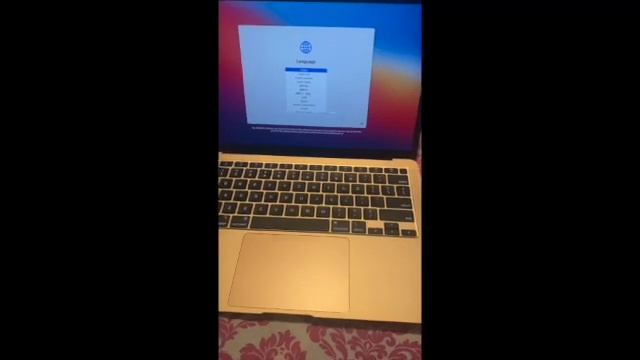 Unboxing the MacBook Air 13'' Gold