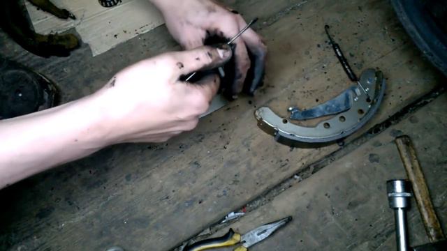 Замена ЗАДНИХ тормозных колодок на Passat B4.replacing the REAR brake pads on Passat B4  #NeМЕХАНИК