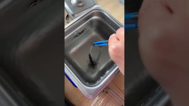 Cleaning Jewellery with an Ultrasonic Cleaner - Satisfying