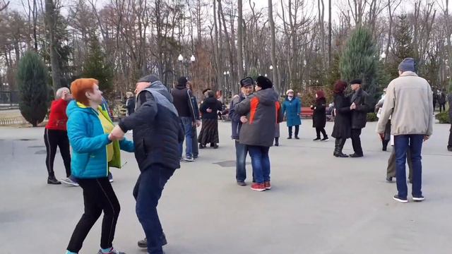ЗА ТВОЮ КРАСИВУЮ УЛЫБКУ! СЧАСТЛИВЫЕ МОМЕНТЫ ИЗ ПАРКА ГОРЬКОГО ХАРЬКОВ ТАНЦЫ