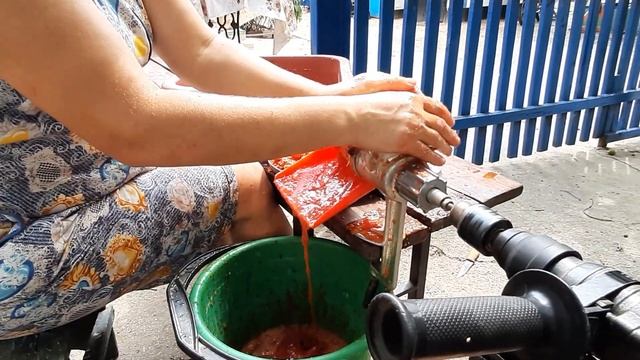 Крутим томатный сок перфоратором.