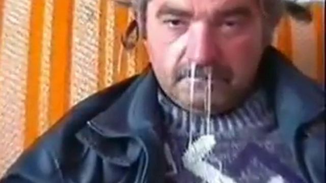 алкаш!!!жесть!!!соплянул XD