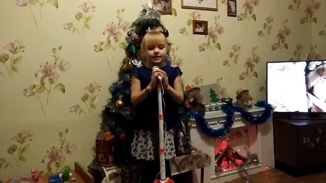 В просторном светлом зале...