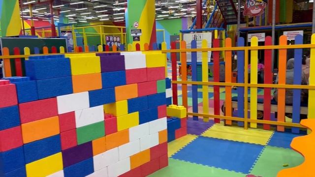 Вулкан, бассейны с шариками и батуты: обзор на LunaPark в Ташкенте