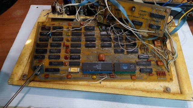 ZX Spectrum игровой компьютер 1988 г.в. Обзор внутри 20 рижих КМок