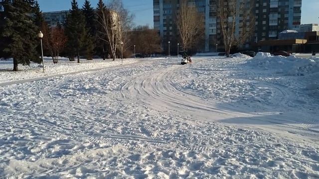 Аттракционы на городской елке Новокузнецка. Праздник для детей.