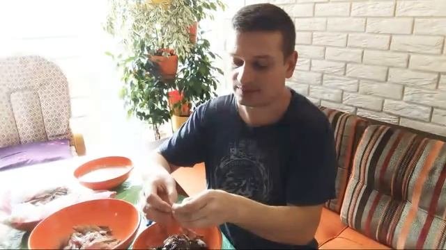 Маринованная килька -очень вкусная.Очень захотелось???