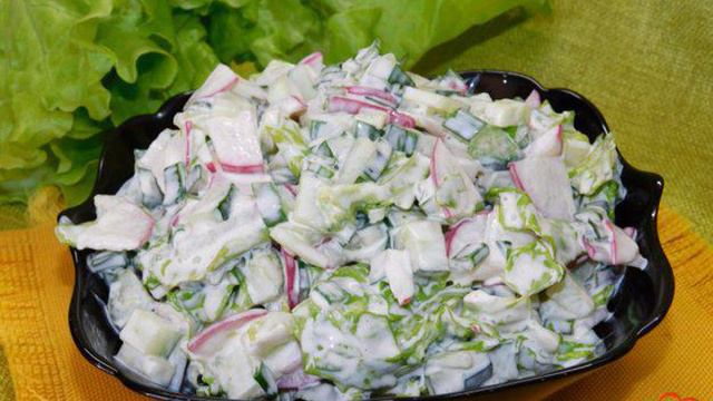 Салат с редисом и зеленью
