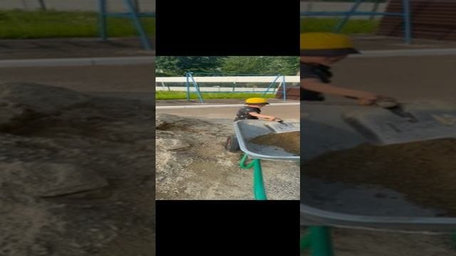 Грузим песок в песочницу