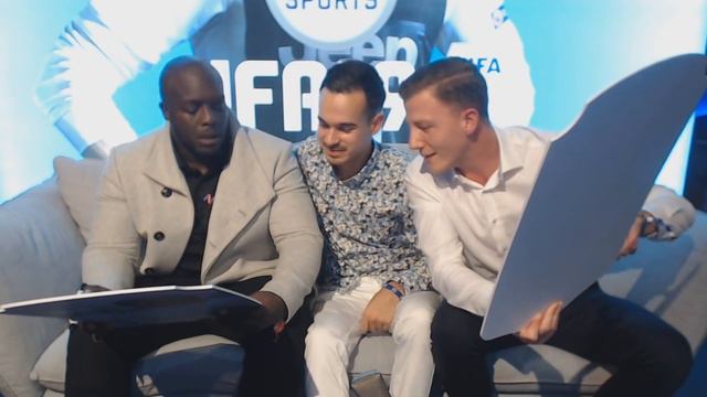 AKINFENWA REACTS to his FIFA 19 STATS 🔥🔥
