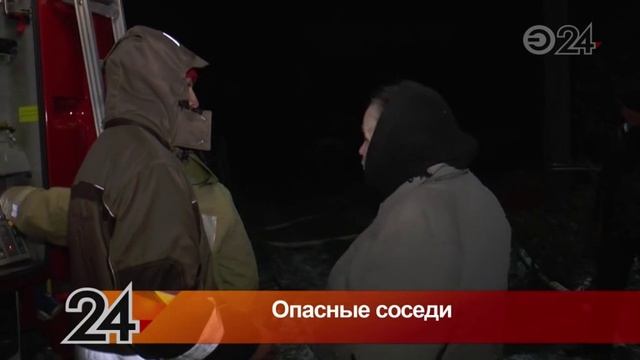 Ветхий дом загорелся минувшим вечером на территории садового общества в поселке Мирный