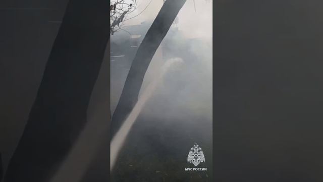 В Горловке сотрудники МЧС России ликвидировали пожар в результате попадания ВОП