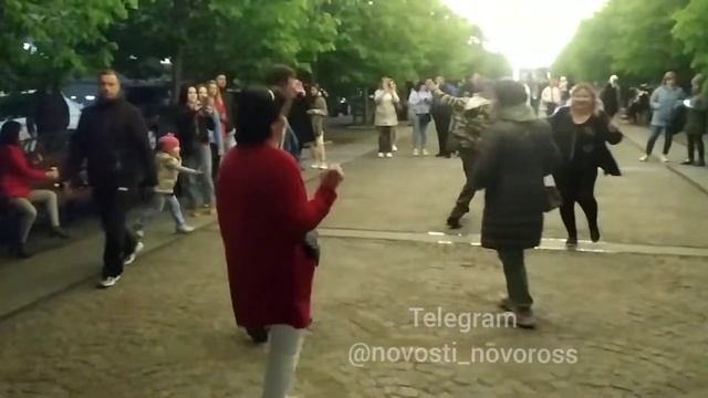 Люди решили устроить сами себе праздник.  Новороссийск 9.05.2021