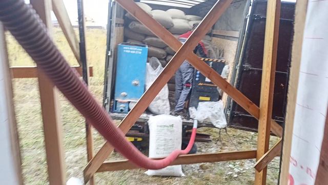 Утепление эковатой каркасных стен задувкой под пароизоляцию. Часть 1.
Продолжение: https://rutube.ru