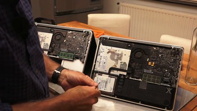 Transplant Touchpad-battery  Macbook Pro, from two faulty to one working