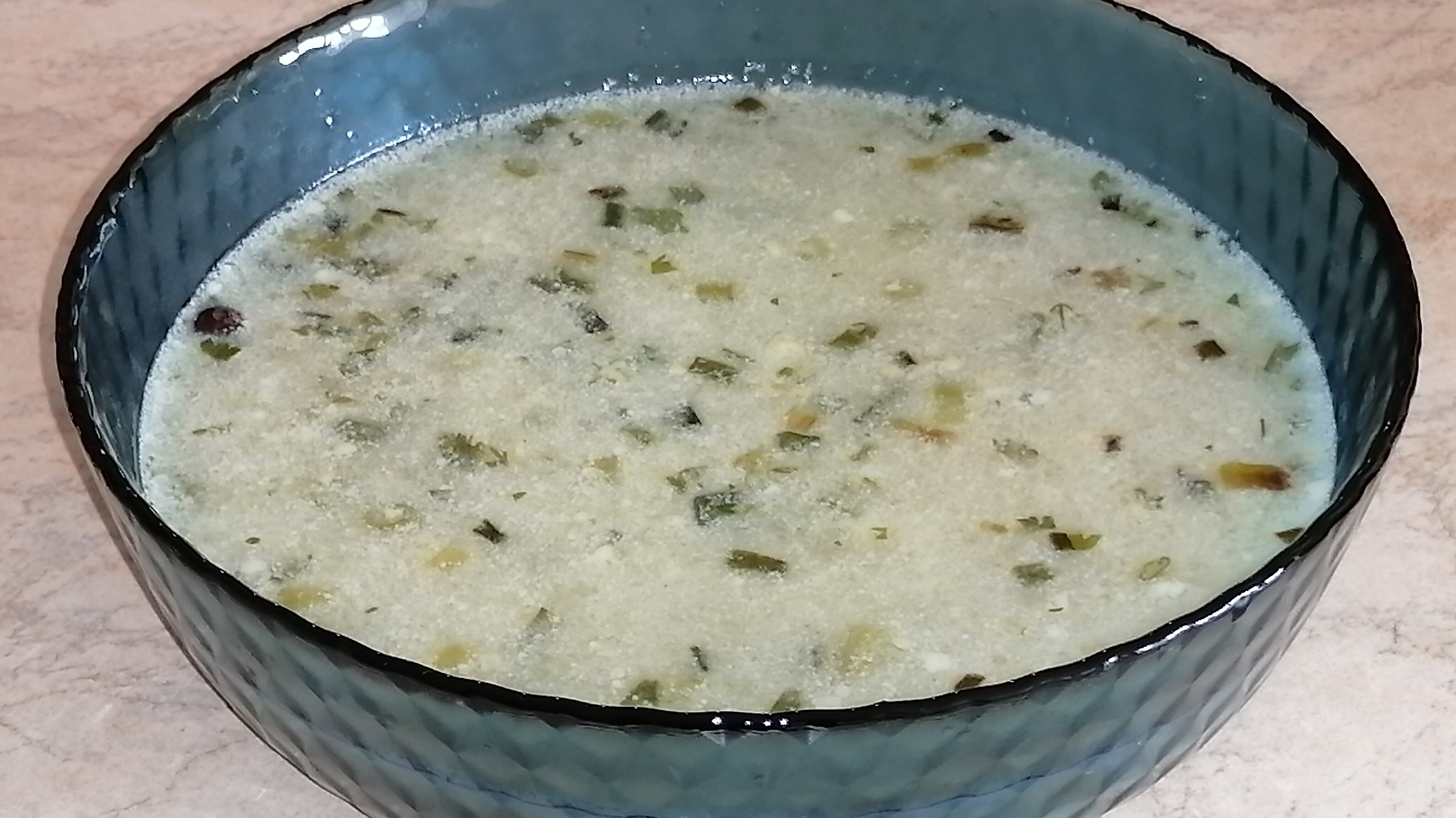 Сырный суп с молодым зелёным луком и картофелем