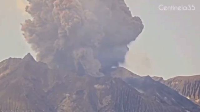 🌋Новое извержение вулкана Сакурадзима на острове Кюсю, Японии.
15 мая 2024
