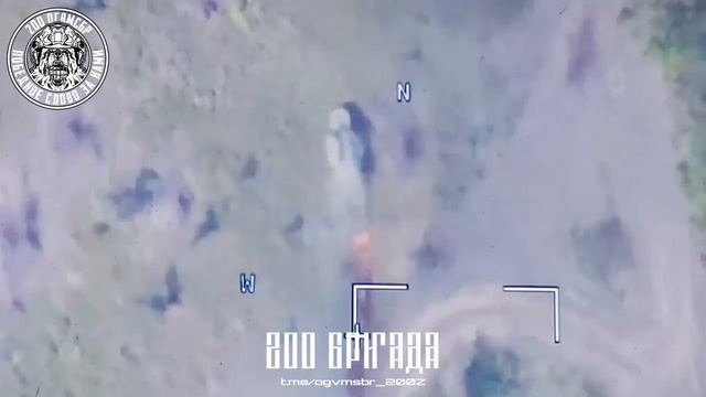 🐱 Всушный броневик Хамви заехал на заминированную дорогу и подорвался, потерял ход, выехал на обочи