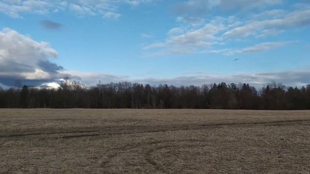 The sound of a flying quadrocopter  Звук пролетающего квадрокоптера