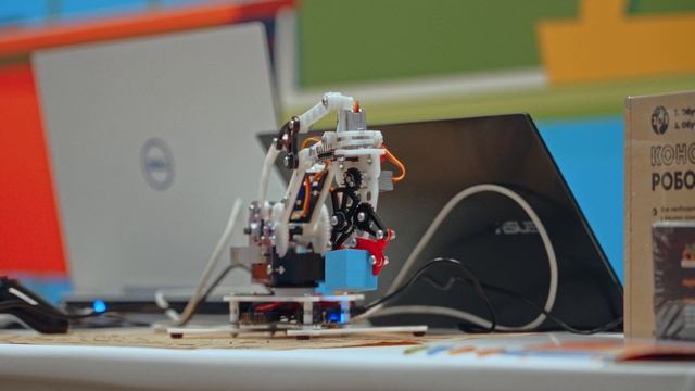 Команда проектов РобоИнтеллект и Repka Pi приняла участие в фестивале робототехники РОБОФИНИСТ 2023