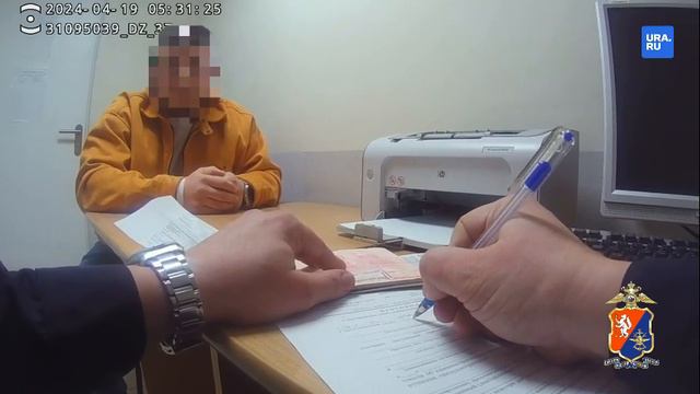 ❗️"Я вам пятёру дам, не выгоняйте из России"

В Челябинске нелегальный мигрант не выехал по решению