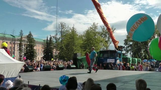 Цирковые номера на сцене у драм театра  Архангельск 2015