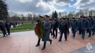 Петербургские спасатели приняли участие в церемонии возложения венков и цветов к подножию монумента
