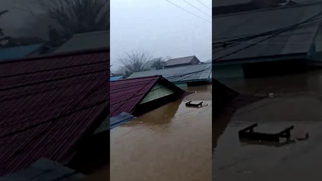 Сильное наводнение в Индонезии