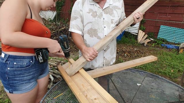 Super Simple Saw Horse || Best Beginner Woodworker Saw Horse Build