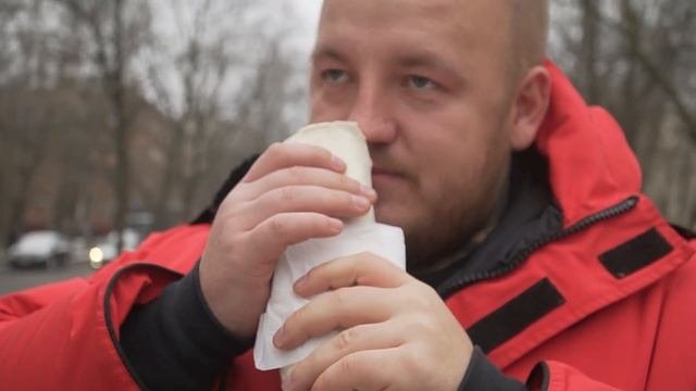 ЕМ ШАУРМУ С САМОЙ ПЛОХОЙ ОЦЕНКОЙ В МОСКВЕ