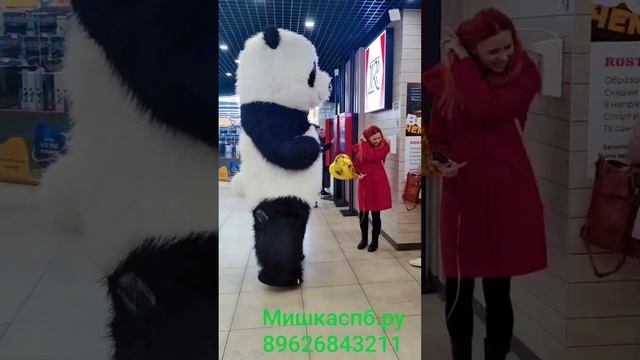 Панда поздравляет с праздником?