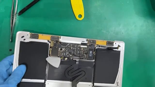 Mac Book 2017 12インチ A1534 安全に分解するバッテリー交換修理